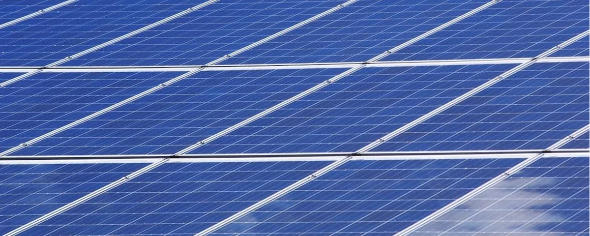 Hoeveel zonnepanelen heb je nodig om je EV te laden?